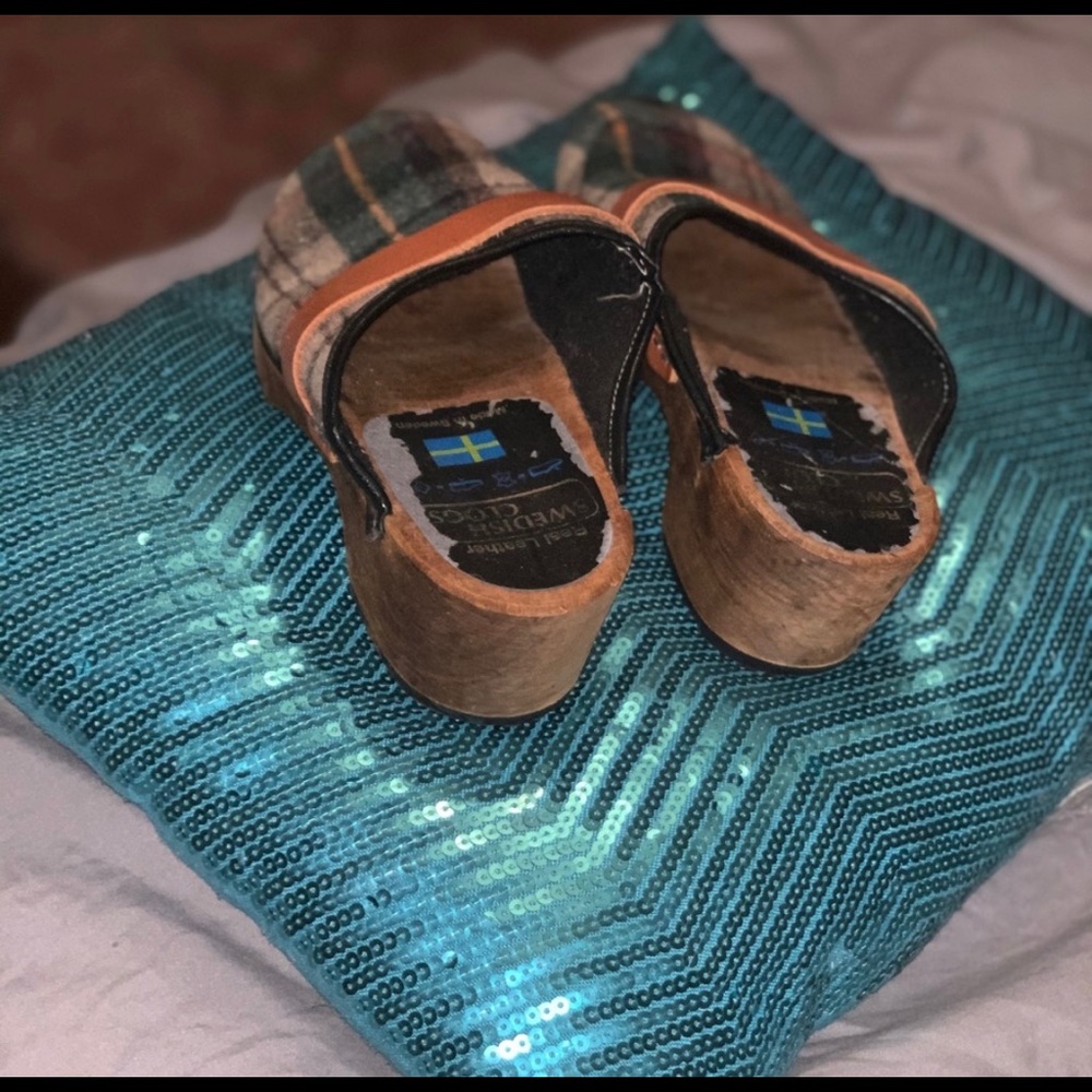 Clogs - Picture 2 of 2